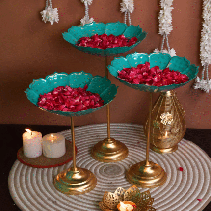 STANDING MINT GREEN AND AND GOLD URLI