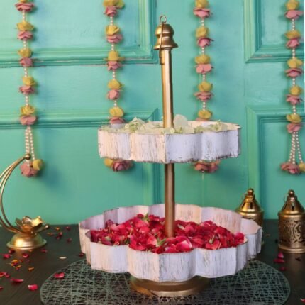 TRADITIONAL LAYER WHITE URLI STAND