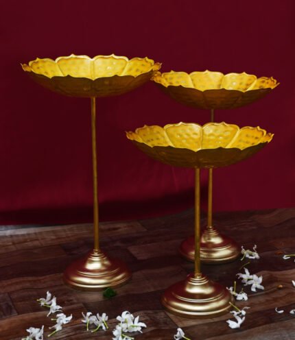 STANDING YELLOW & GOLD URLI