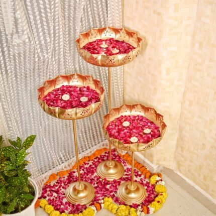 Standing Lotus Aura Pedestal Urli